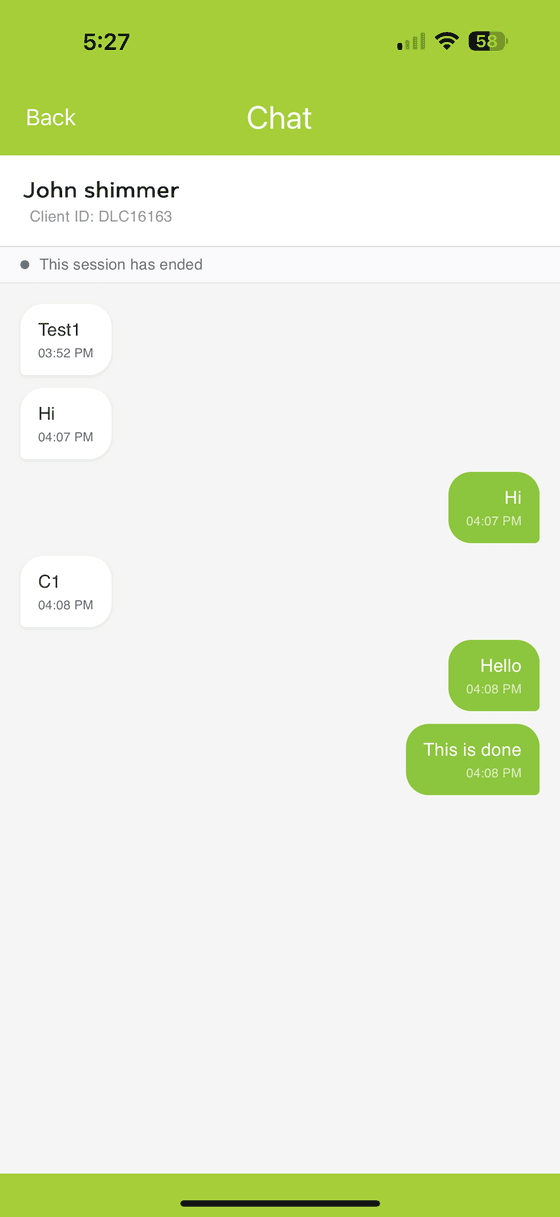 Childcare staff app live chat between a caregiver and a parent